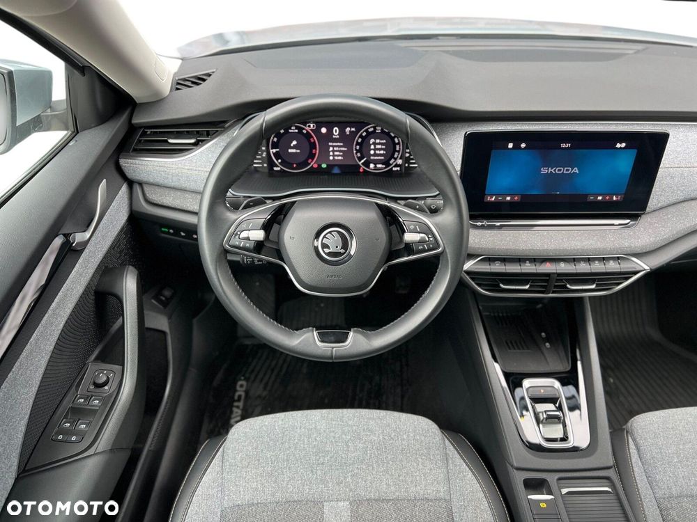 Skoda Octavia 2.0 TDI Selection DSG - 25