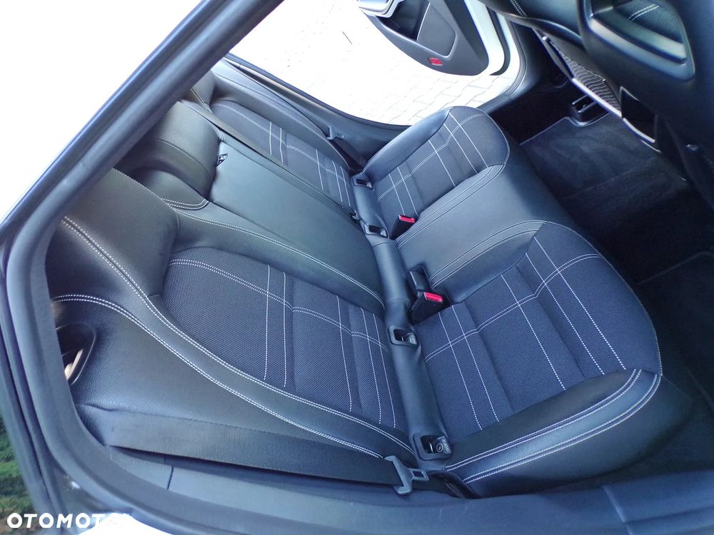 Mercedes-Benz CLA 180 UrbanStyle Edition - 27