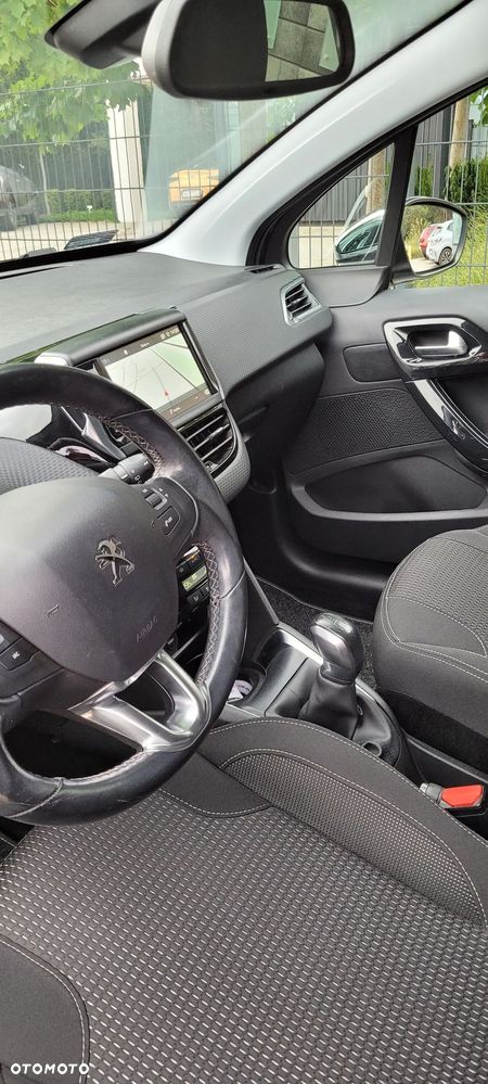 Peugeot 208 1.2 PureTech Allure - 18