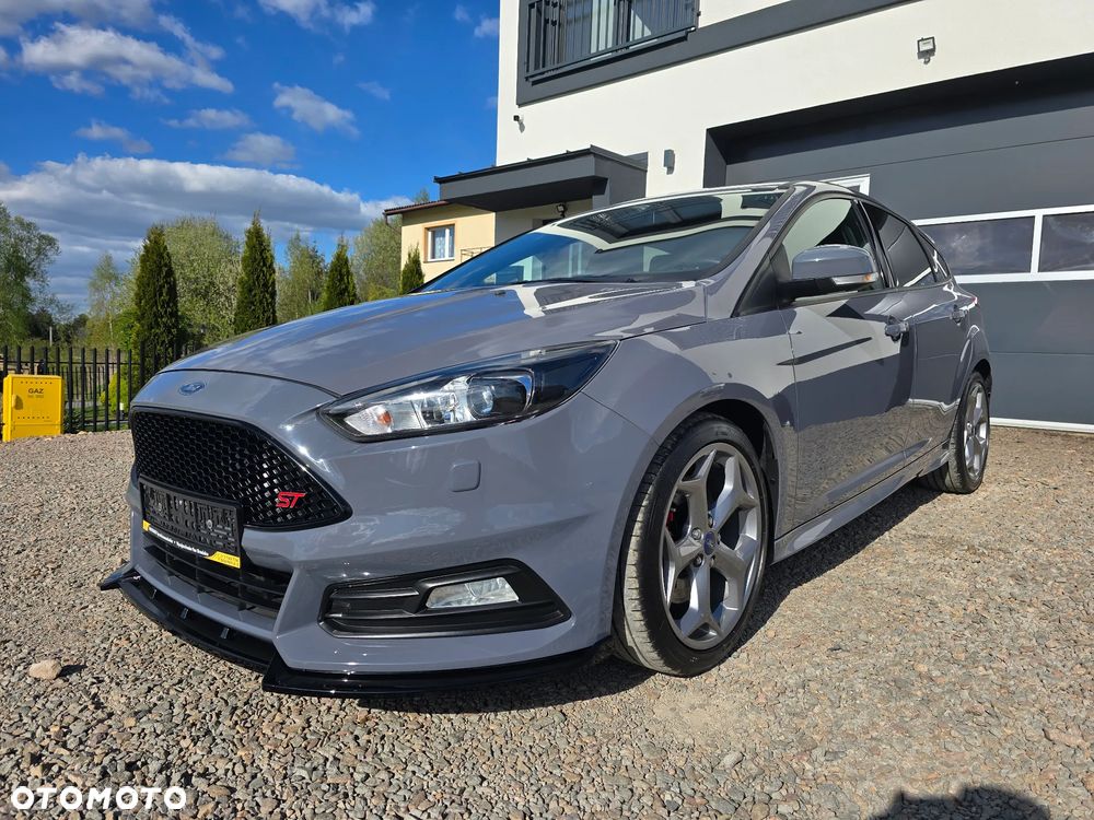 Ford Focus 2.0 EcoBoost ST mit Leder-Exclusiv-Paket - 1