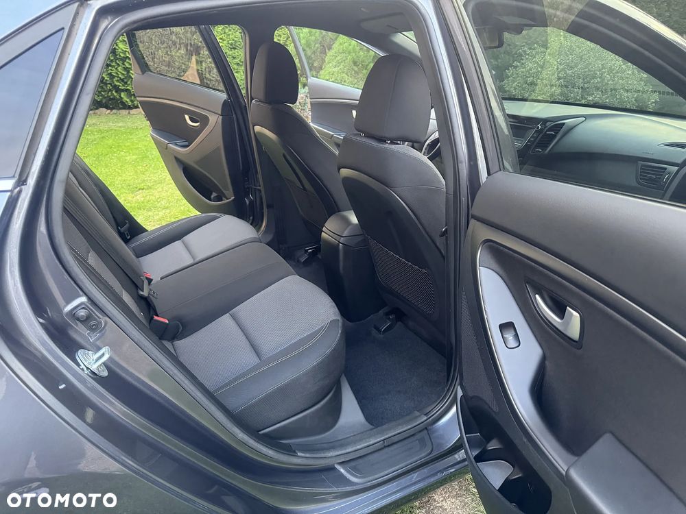 Hyundai i30 blue 1.4 Passion - 11