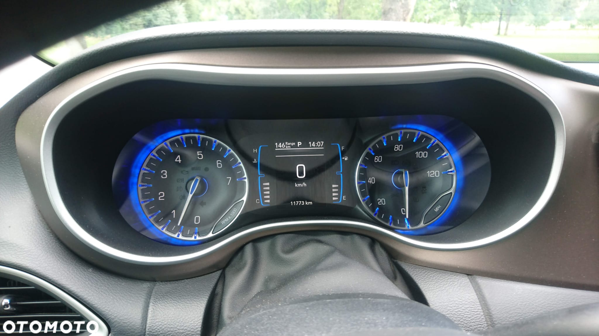 Chrysler Pacifica - 11