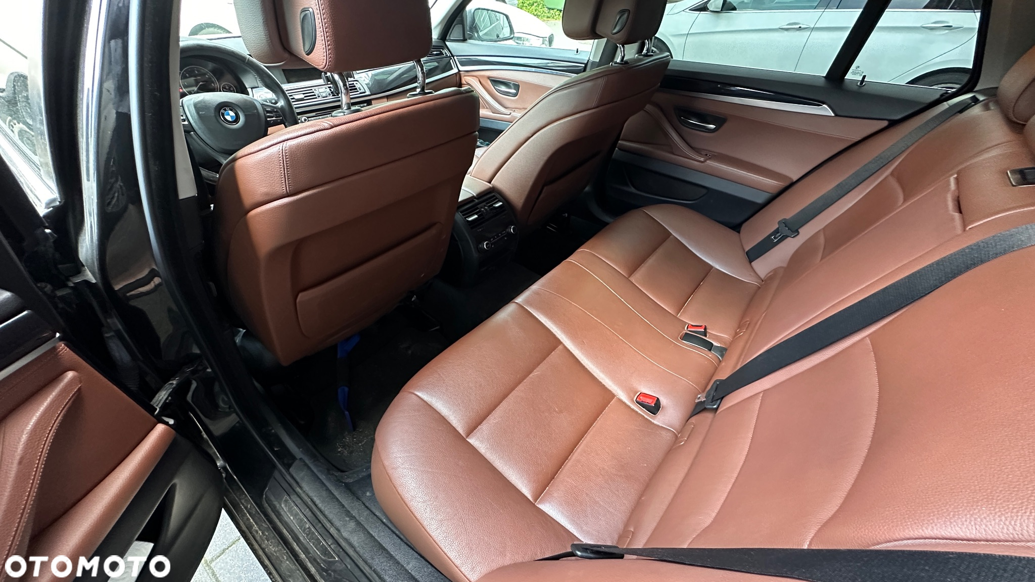 BMW Seria 5 530d xDrive Touring - 12