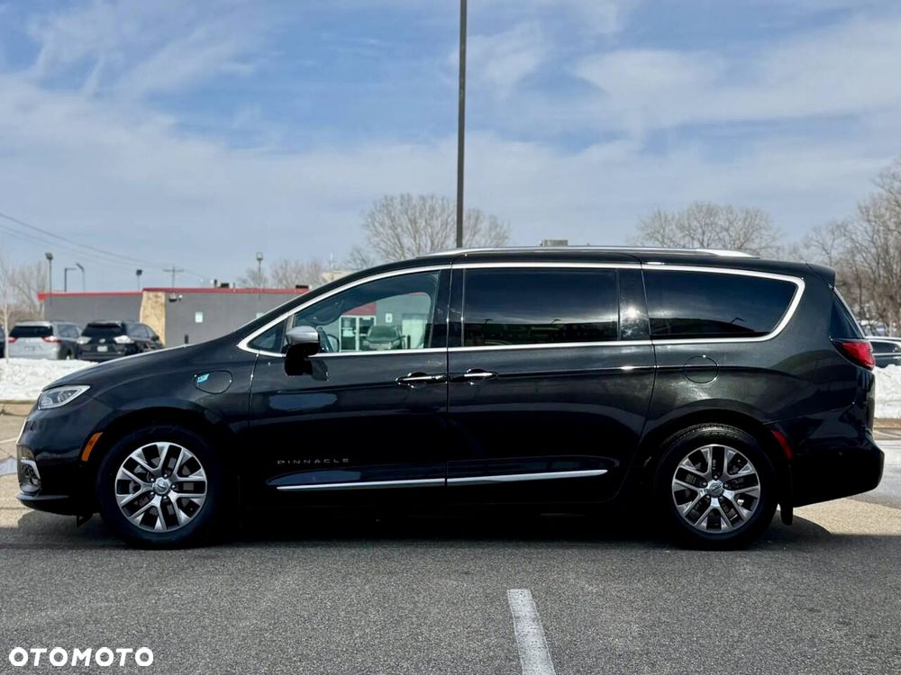 Chrysler Pacifica - 4
