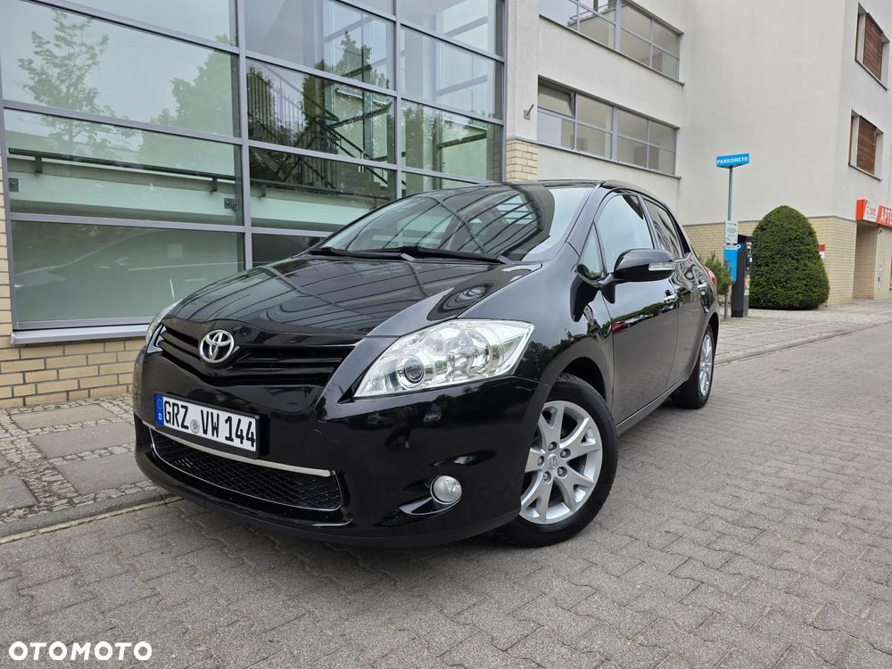 Toyota Auris 1.33 Dual-VVT-i Design Edition - 1
