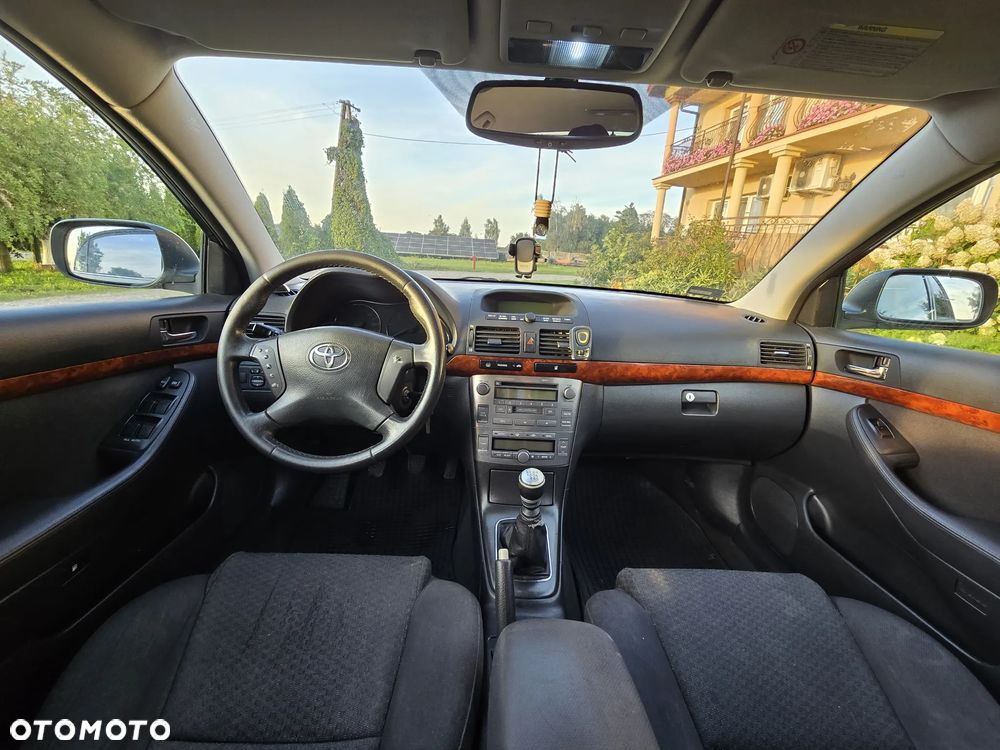Toyota Avensis 2.2 D-4D Sol - 19