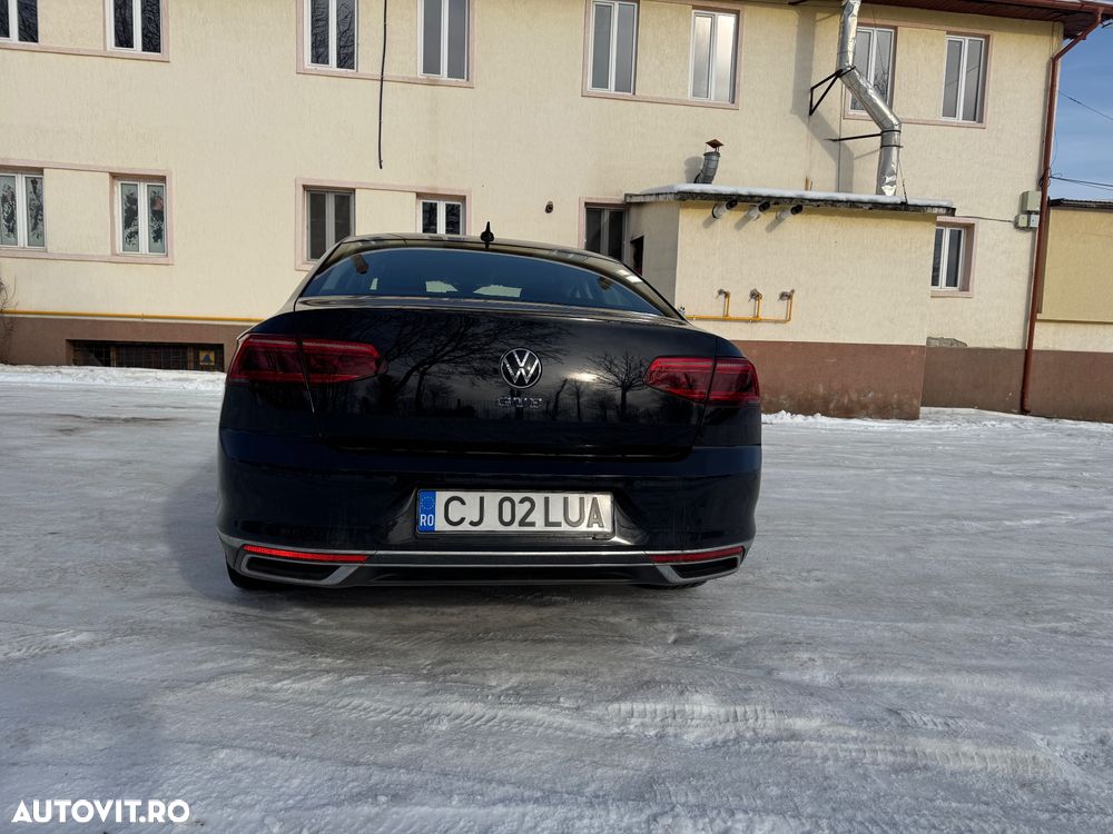 Volkswagen Passat - 4