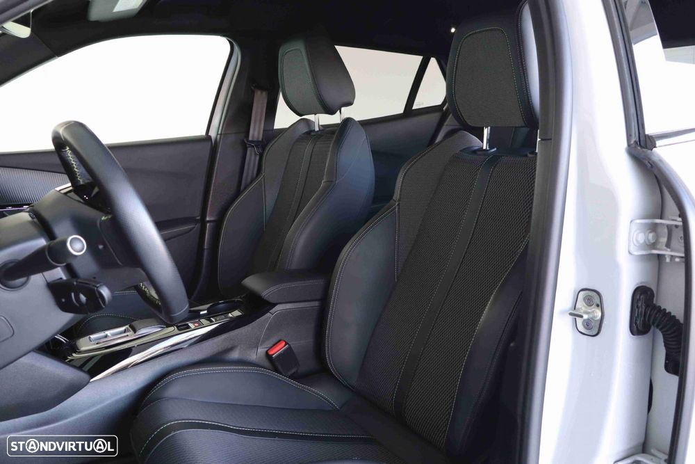 Peugeot e-2008 54 kWh GT - 16