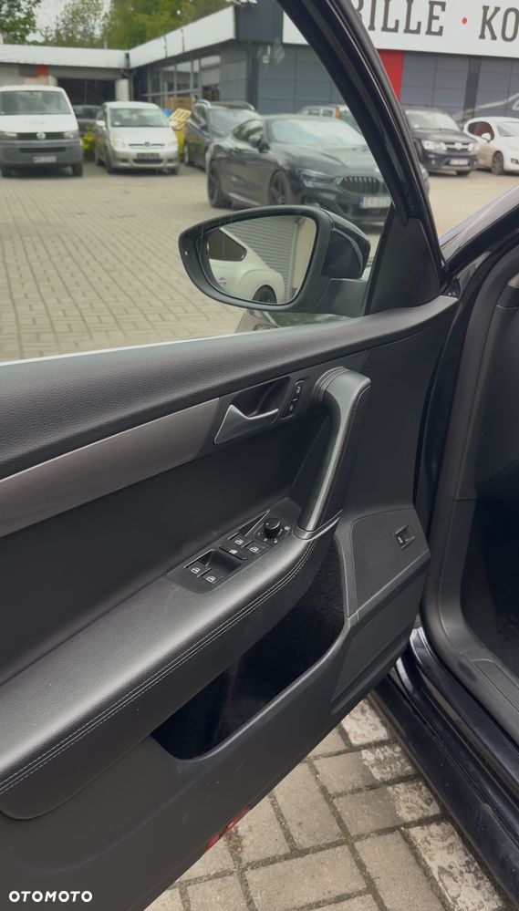Volkswagen Passat 2.0 TDI DPF DSG Sportline - 28