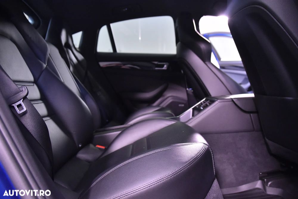 Porsche Panamera 4 E-Hybrid - 12
