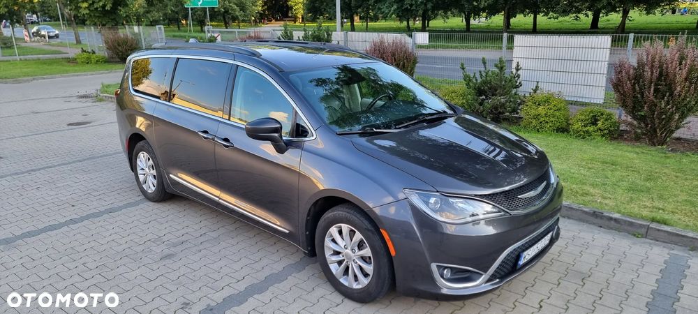 Chrysler Pacifica - 20