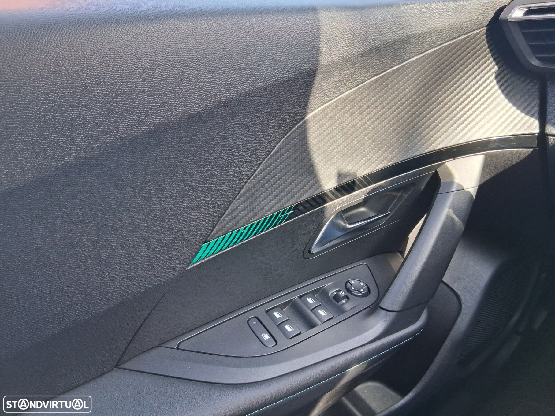 Peugeot 2008 1.2 PureTech Allure EAT8 - 42