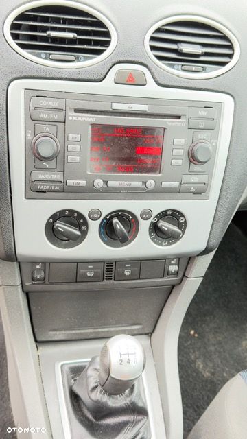 Ford Focus 1.6 16V Ambiente - 9