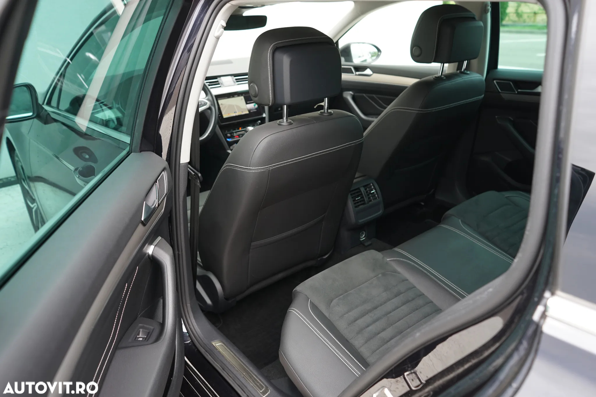 Volkswagen Passat Variant 2.0 TDI 4Mot DSG Highline - 30