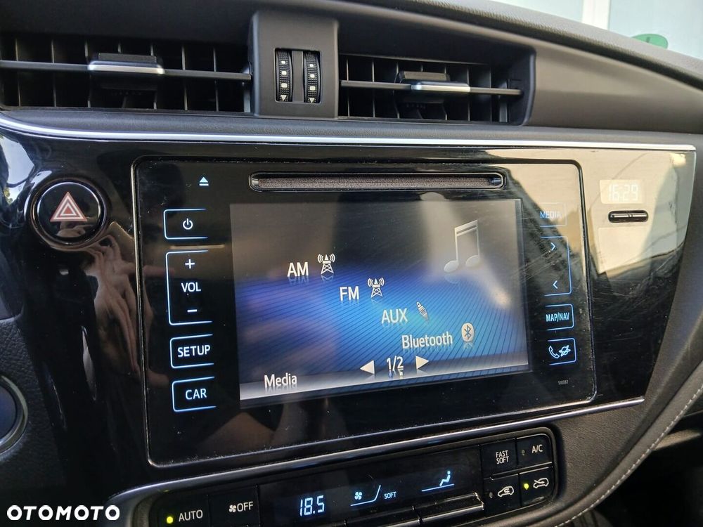 Toyota Auris Hybrid 135 Premium - 17