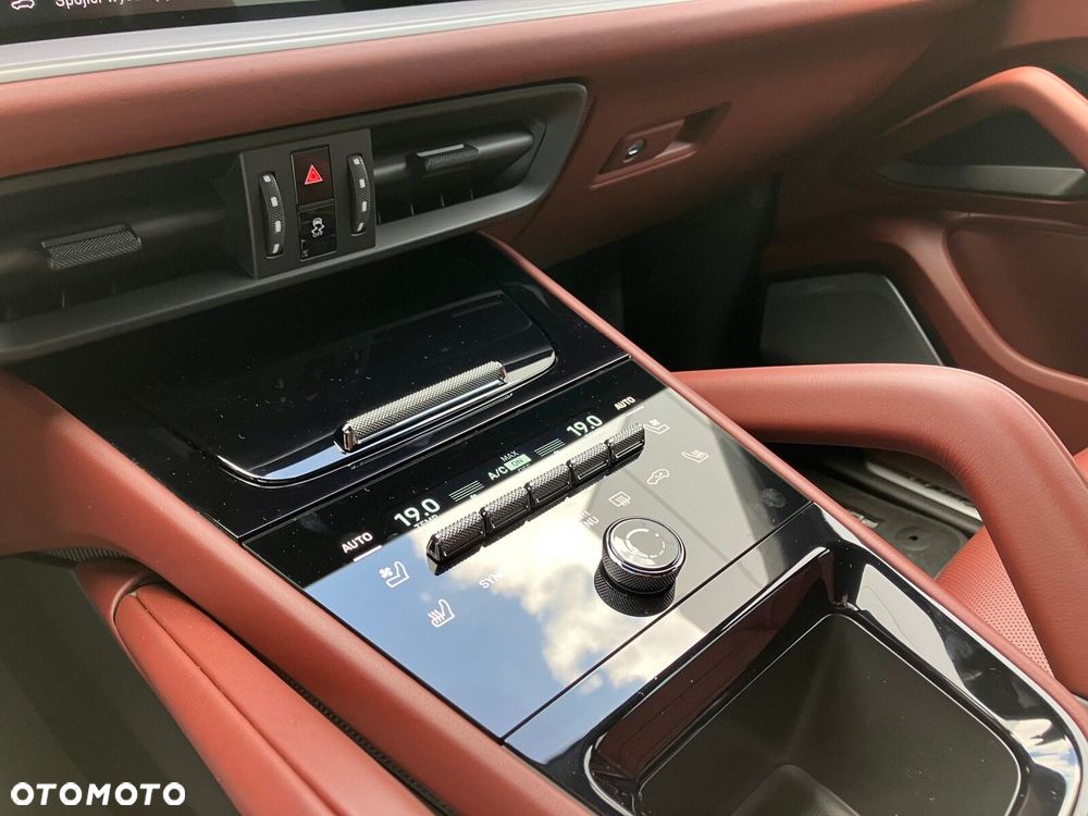 Porsche Cayenne - 30