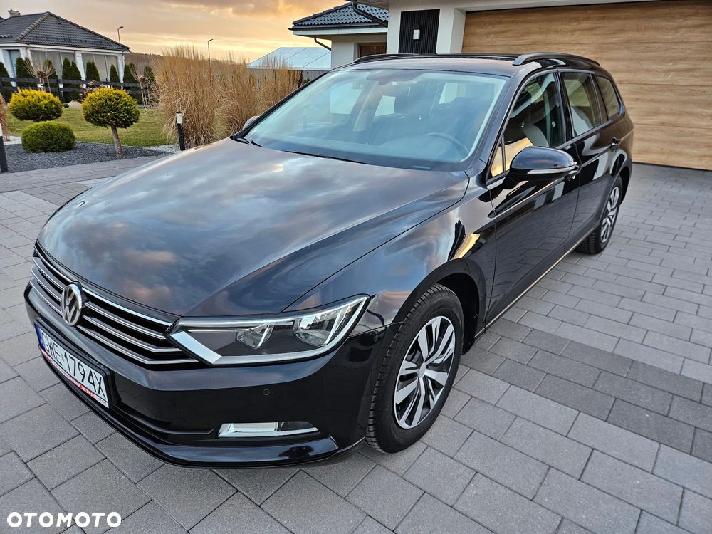 Volkswagen Passat - 1