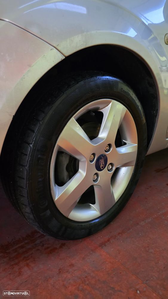 Ford Fiesta 1.25 Ghia - 18