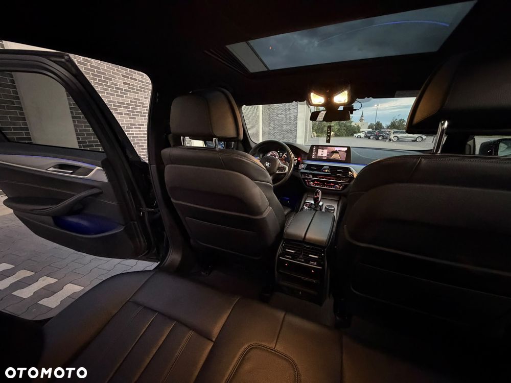 BMW Seria 5 520d xDrive M Sport sport - 12