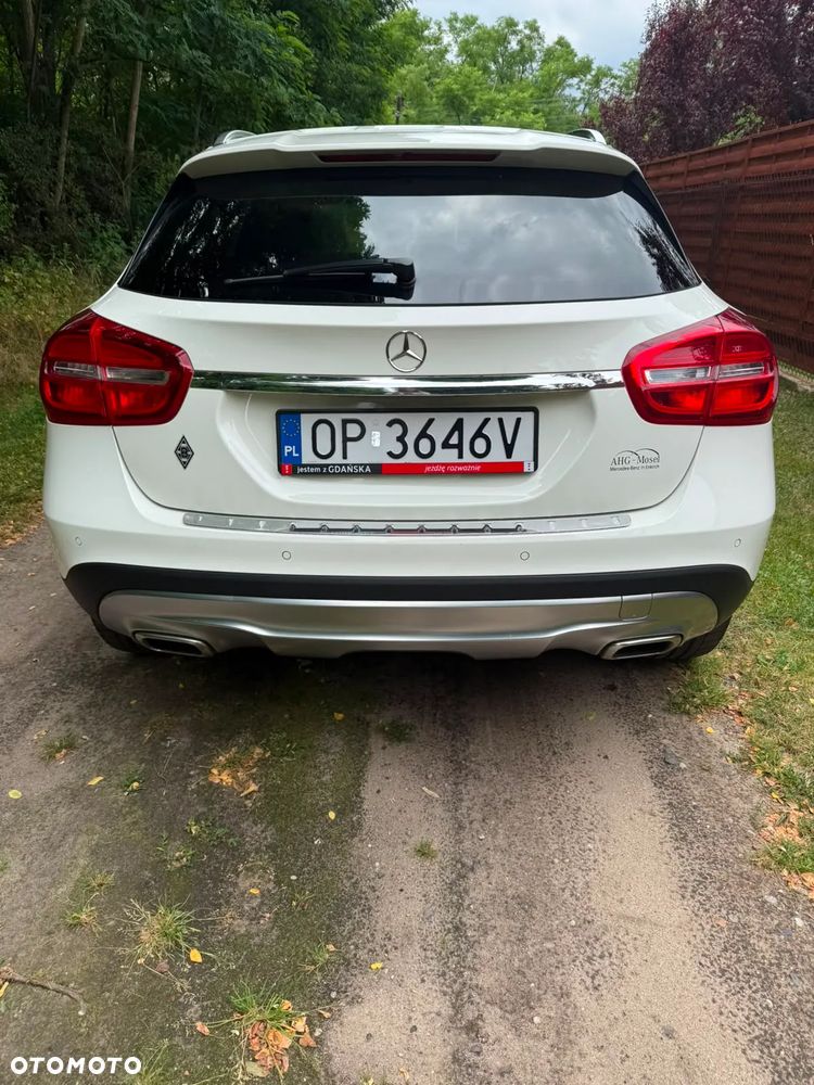 Mercedes-Benz GLA - 11