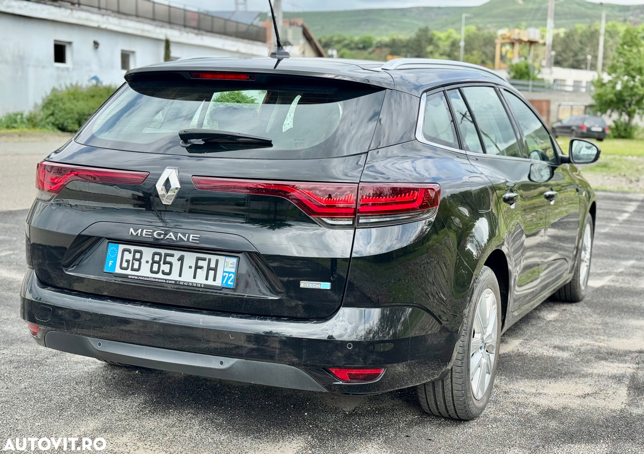 Renault Megane Grandtour E-TECH Plug-in 160 BUSINESS EDITION - 8