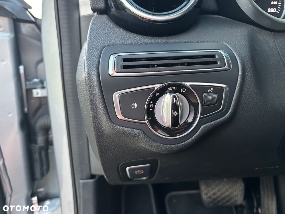 Mercedes-Benz Klasa C 180 7G-TRONIC Exclusive - 22
