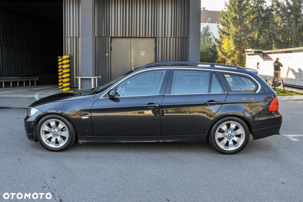 BMW Seria 3 325i Touring - 2