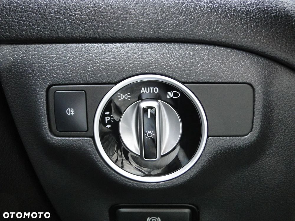 Mercedes-Benz CLA 200 7G-DCT AMG Line - 38