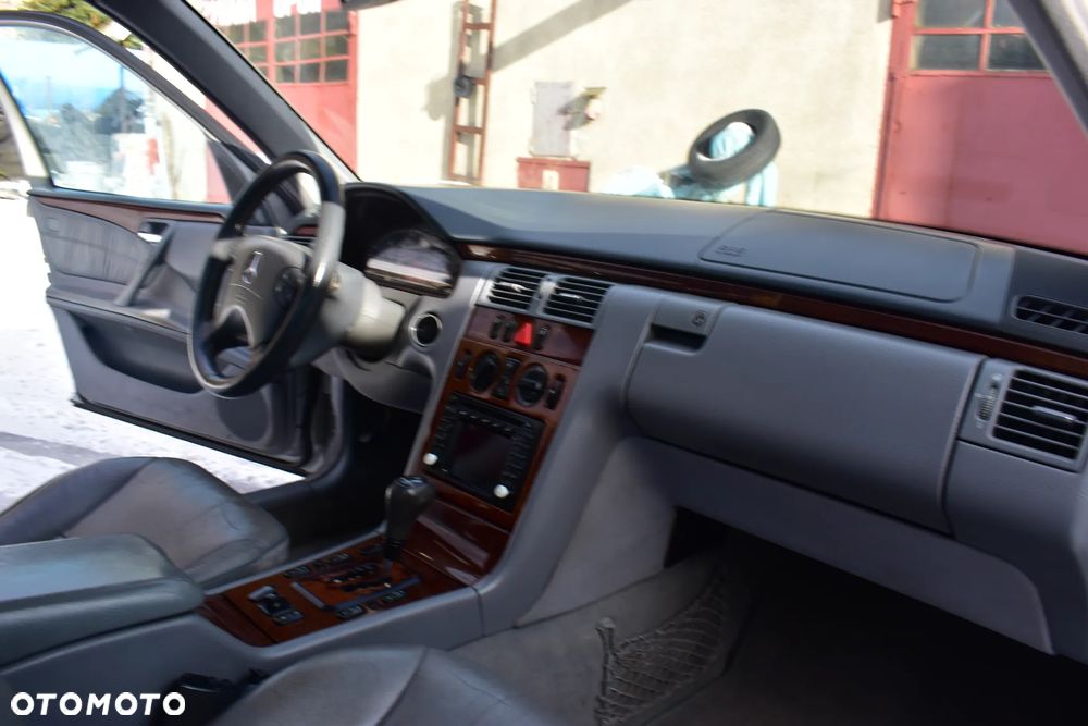 Mercedes-Benz Klasa E - 18