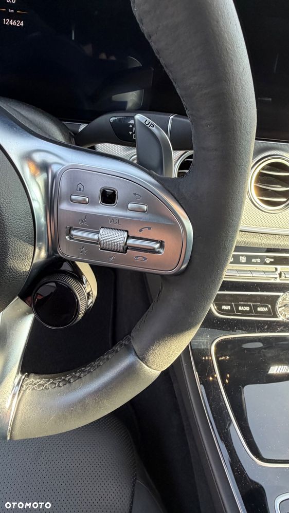 Mercedes-Benz Klasa E AMG 63 4-Matic+ - 25