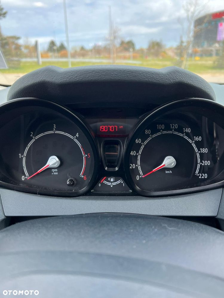 Ford Fiesta 1.4 TDCi Champions Edition - 9