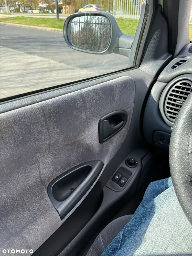 Renault Megane 1.6 RXE 16V - 24