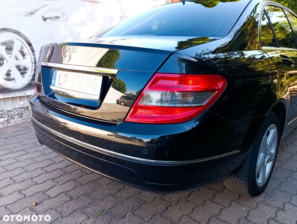 Mercedes-Benz Klasa C 180 CGI Automatik BlueEFFICIENCY Avantgarde - 18