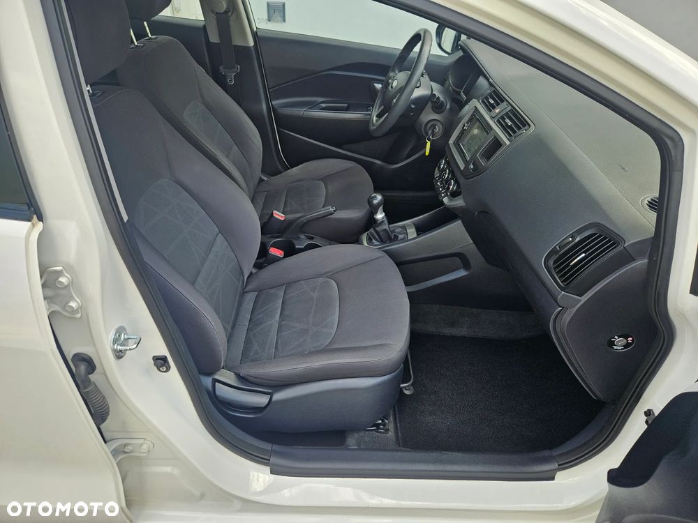 Kia Rio 1.2 Dream Team Edition - 15