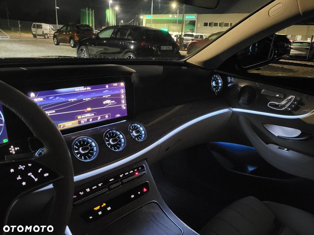 Mercedes-Benz Klasa E 200 4Matic 9G-TRONIC Avantgarde - 20