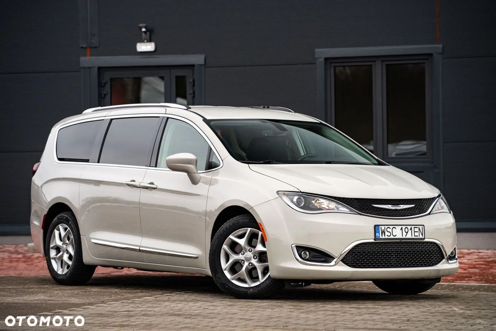 Chrysler Pacifica - 1