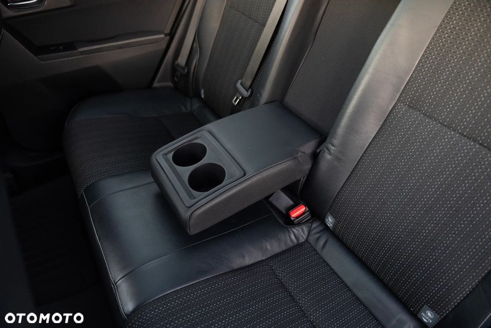 Toyota Auris 1.8 HSD Luna - 29