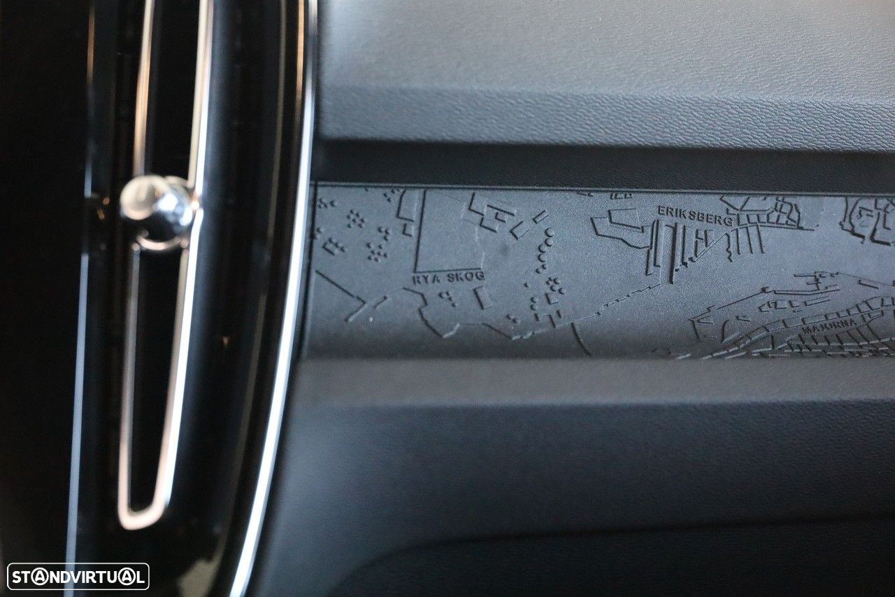 Volvo EX40 82 kWh Single Motor Extended Range Black Edition - 12