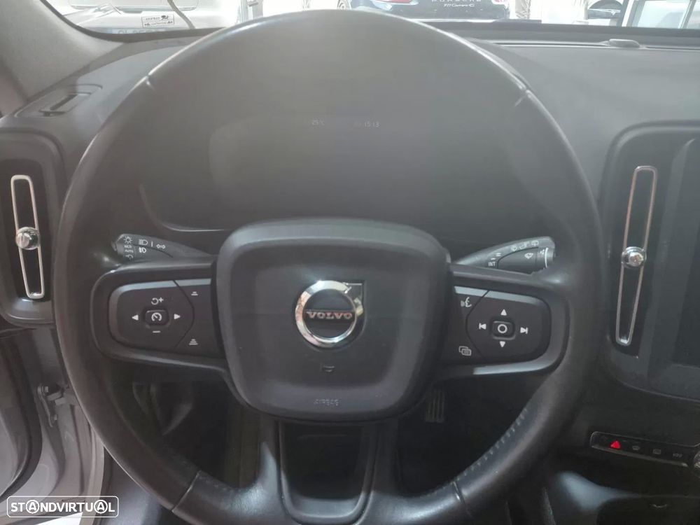 Volvo XC 40 1.5 T3 Momentum Tech Edition - 14