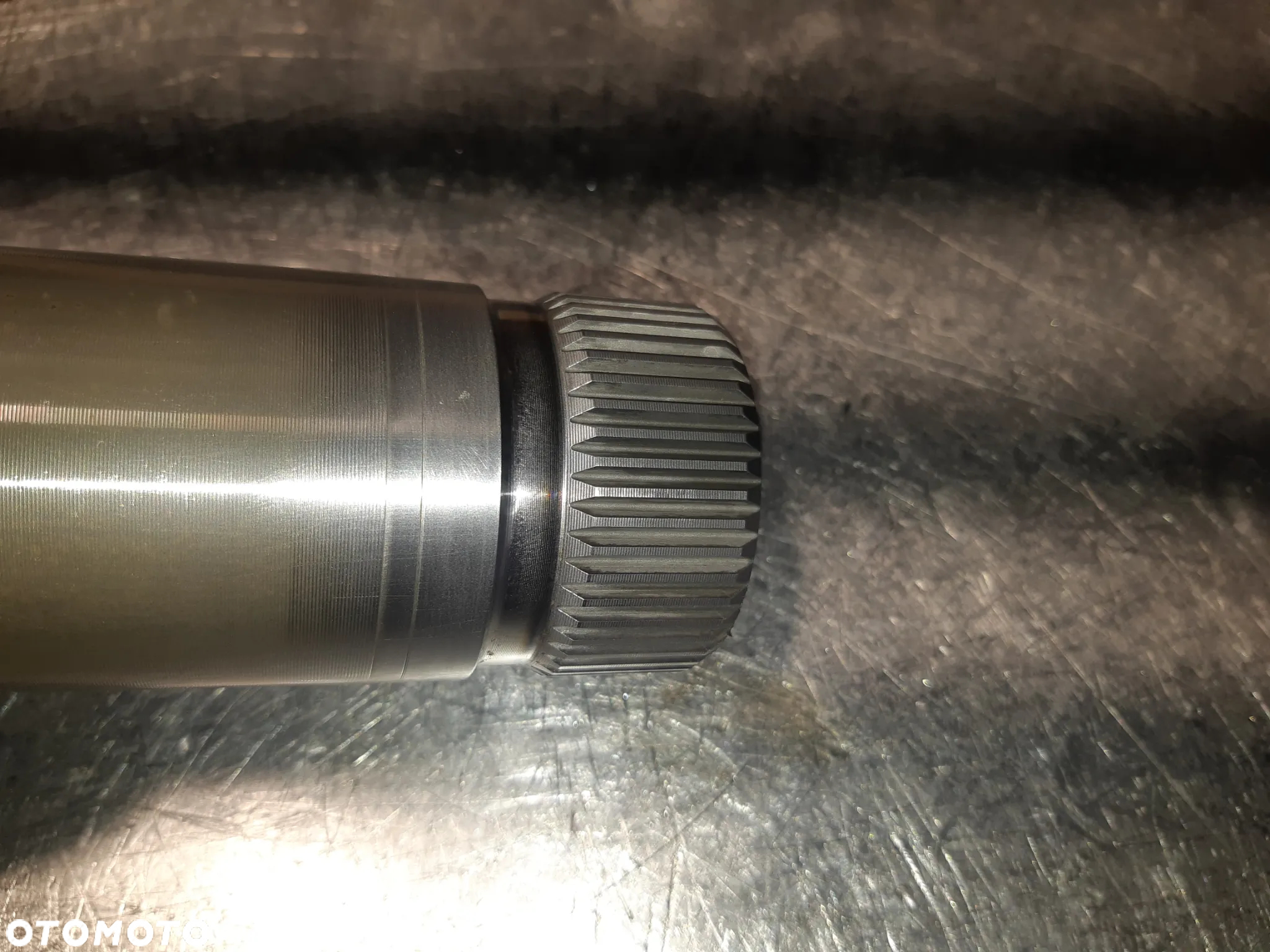 PRZEKŁADNIA KĄTOWA REDUKTOR VOLVO skrzynia rozdzielcza + tuleja3.2B P31325186 30735851 - 9