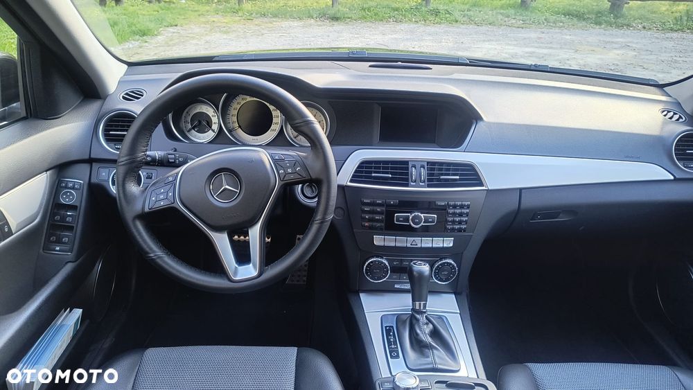 Mercedes-Benz Klasa C 200 CGI Automatik BlueEFFICIENCY Special Edition - 11