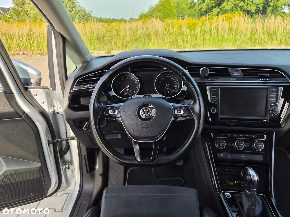 Volkswagen Touran - 16
