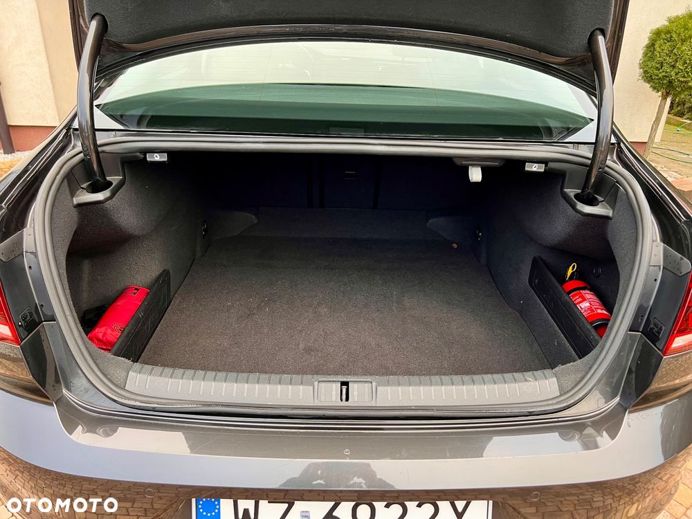 Volkswagen Passat 2.0 TDI EVO Business - 9