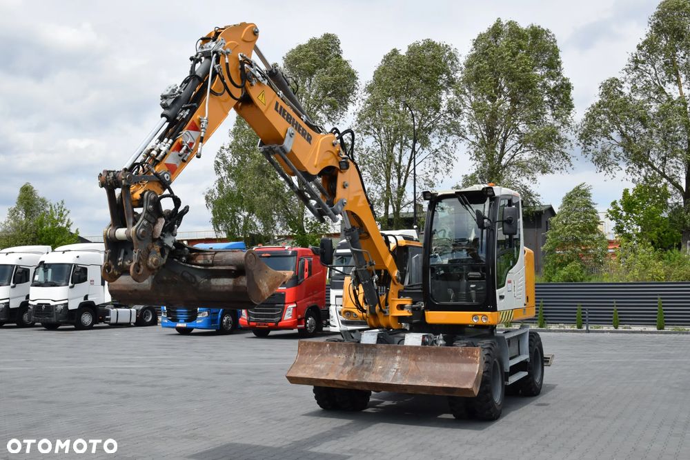 Liebherr A910 COMPACT / KOPARKA KOŁOWA / KABINA / KLIMATYTZACJA / SPYCH / PODPORY / DODATKOWY OSPRZĘT / SPROWADZONA - 2