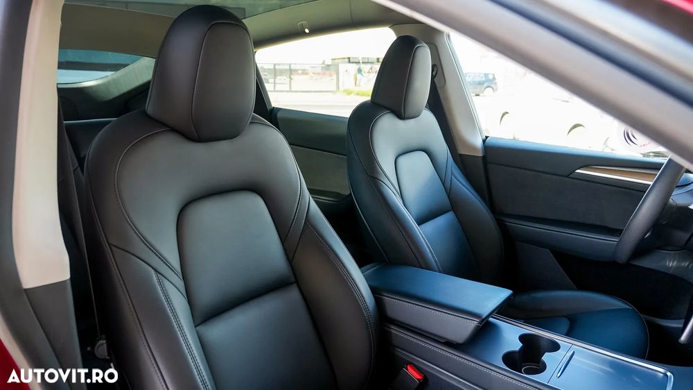 Tesla Model Y - 33
