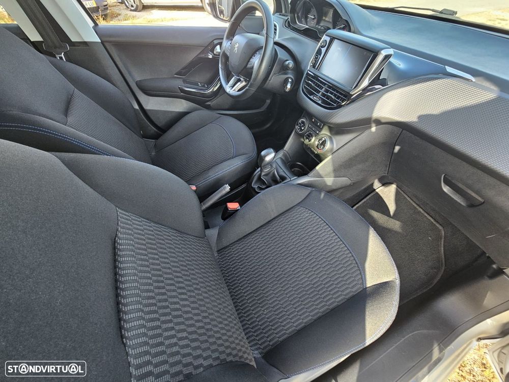 Peugeot 208 1.2 PureTech Style - 27