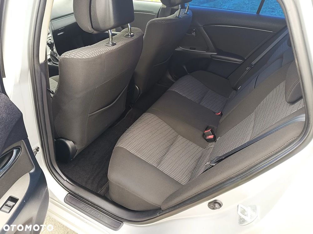 Toyota Avensis - 9