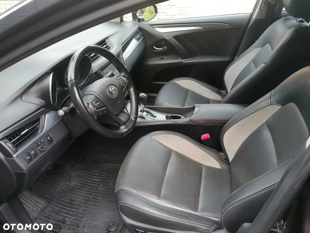 Toyota Avensis - 7