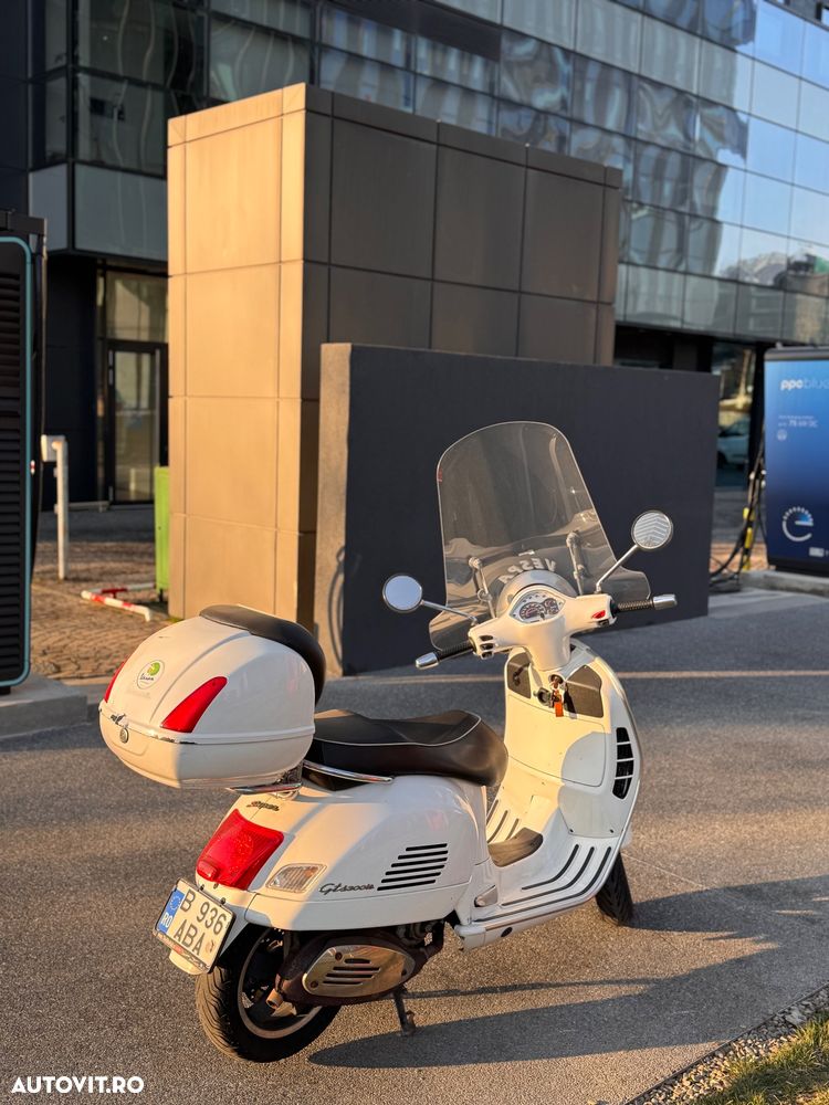 Vespa GTS 300 IE - 4