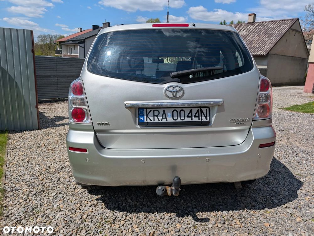 Toyota Corolla Verso 1.8 Premium + - 5